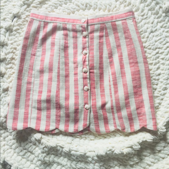 Forever 21 Dresses & Skirts - Scalloped hem mini skirt